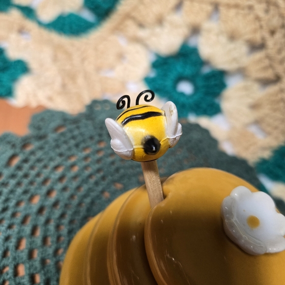Ceramic Honey Miel Beehive Yellow Gold with Honey Dipper - Picture 10 of 12